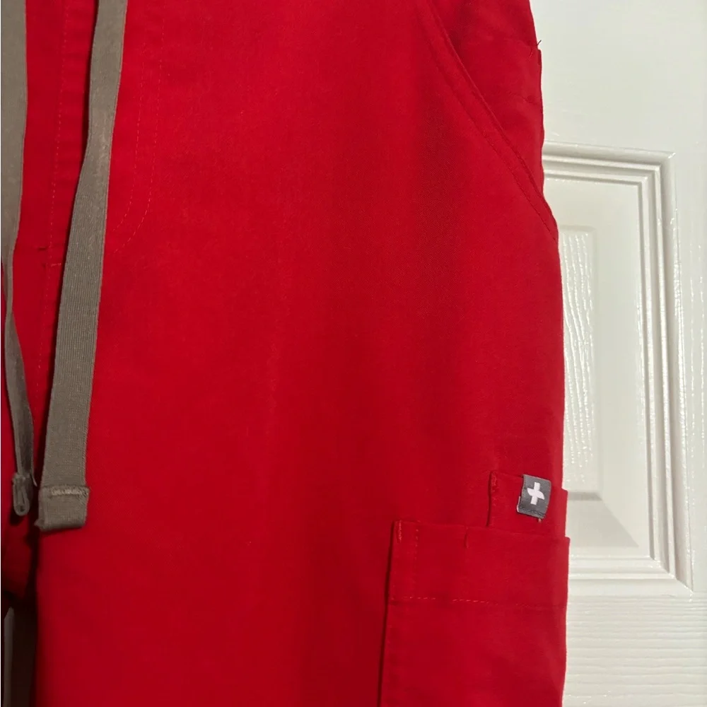 Figs Women’s Pop Red Yola Skinny Scrub Pant in size Small - Picture 5 of 10